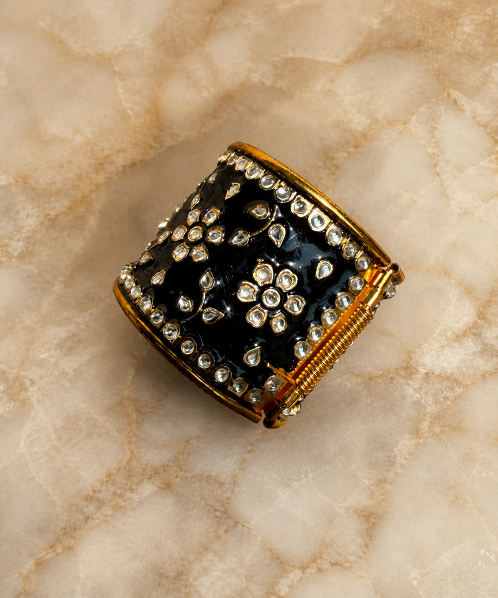 Black kundan kada